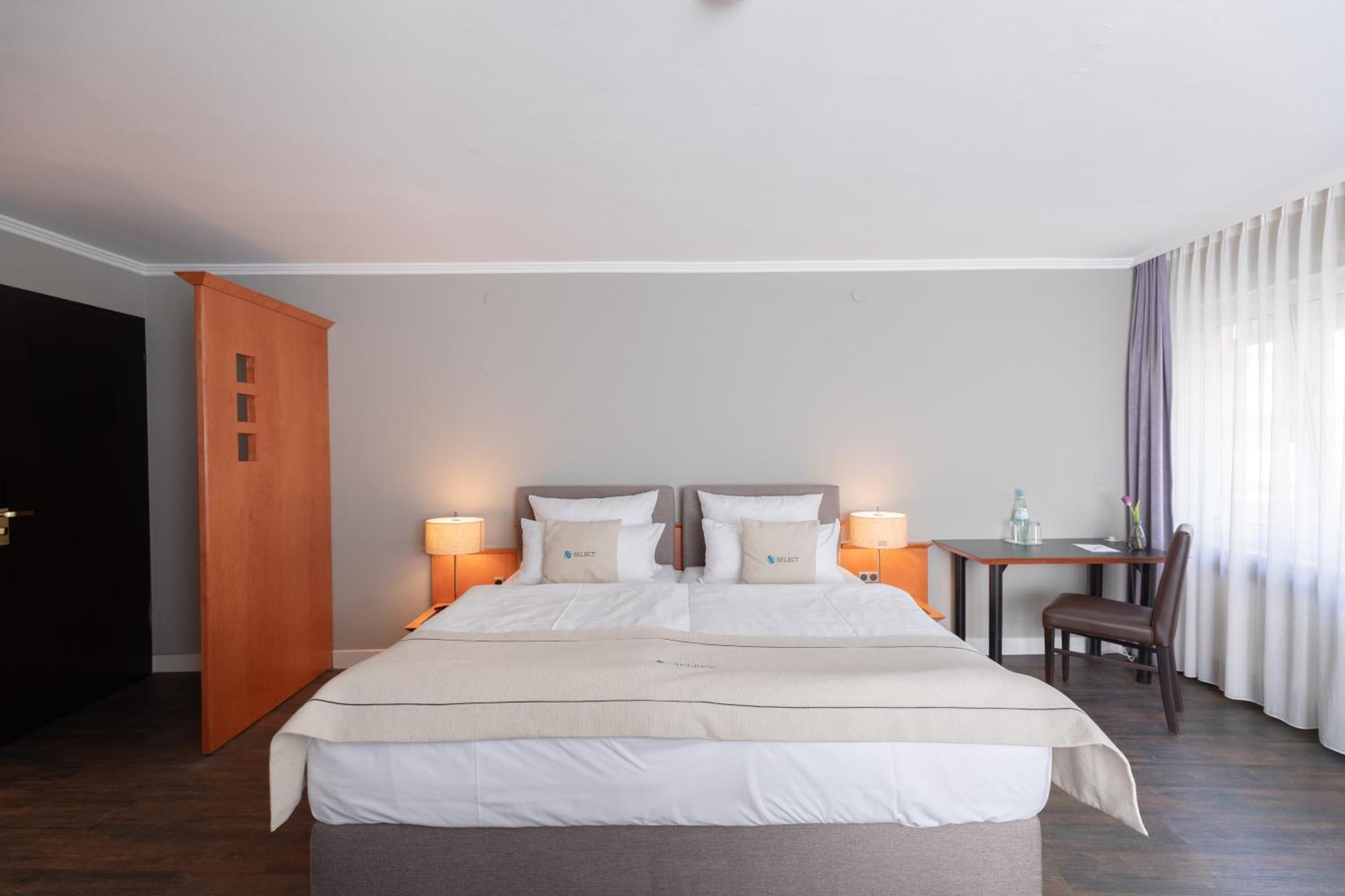 Select Hotel FDH الغرفة الصورة