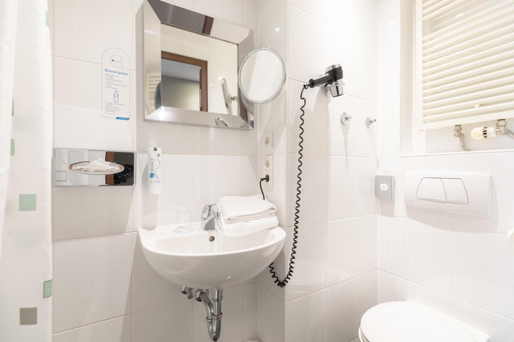Select Hotel FDH الغرفة الصورة